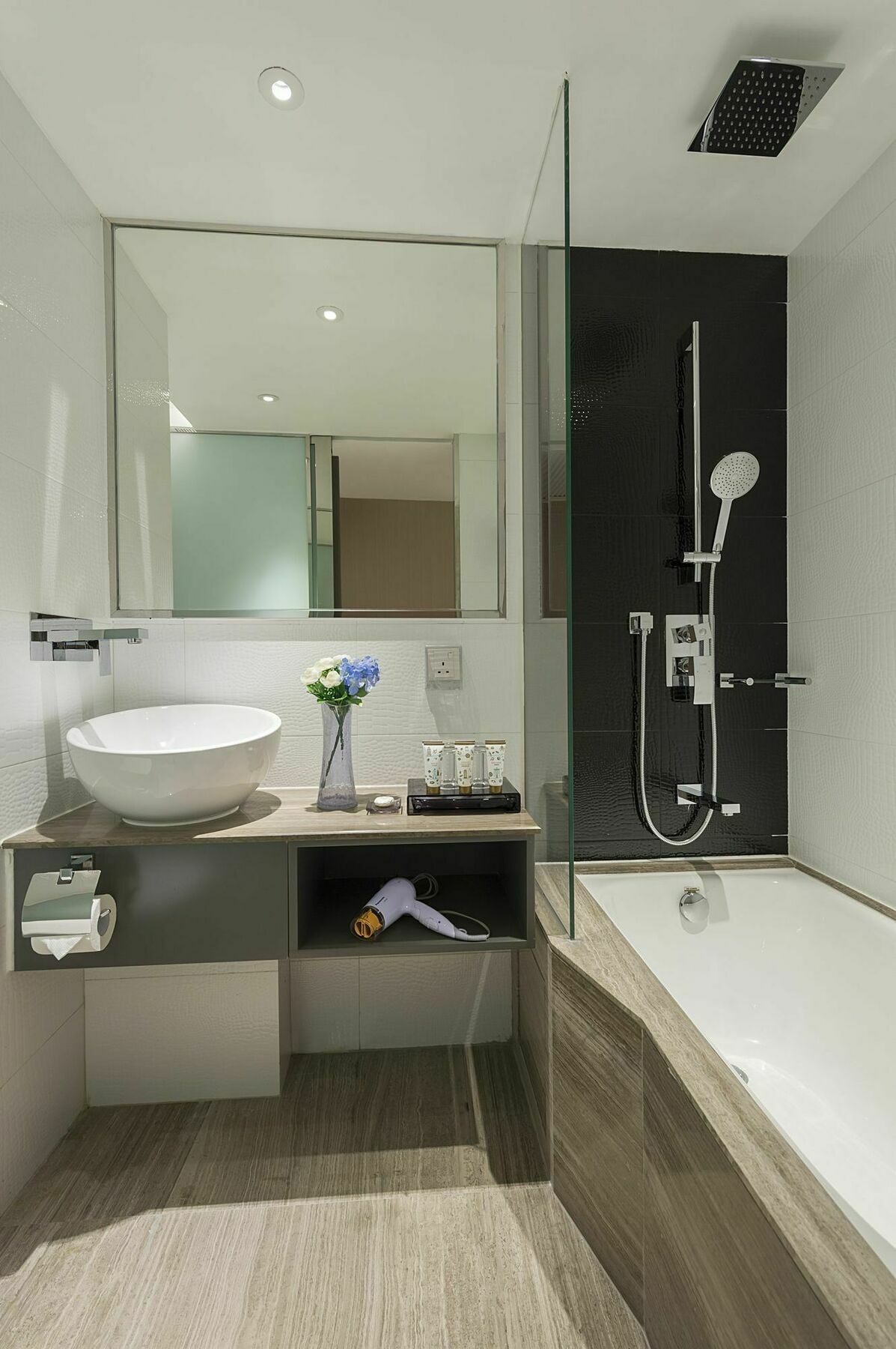 Hotel Silka Tsuen Wan 4*